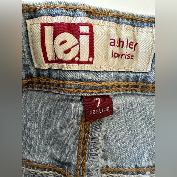 Lei kids  Embroidered Light Blue Jean Shorts - Picture 4 of 7